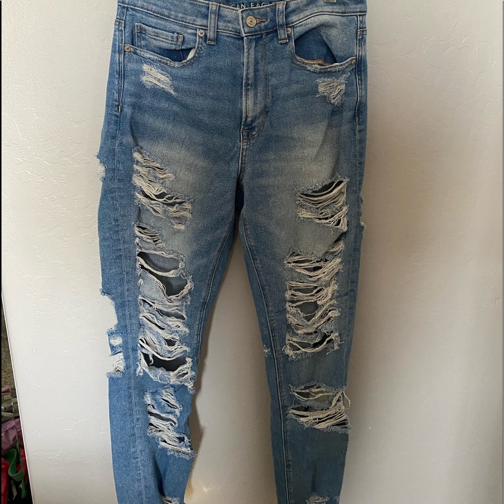 High waisted American Eagle mom jeans